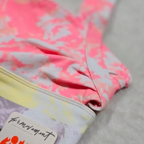 𝐹𝑟𝑒𝑒 𝑃𝑒𝑜𝑝𝑙𝑒 | Bright Pink Tie-Dye Sports Bra - Small