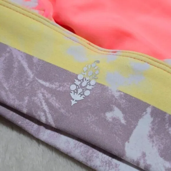 𝐹𝑟𝑒𝑒 𝑃𝑒𝑜𝑝𝑙𝑒 | Bright Pink Tie-Dye Sports Bra - Small
