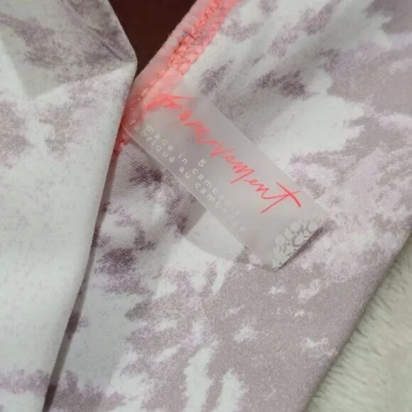 𝐹𝑟𝑒𝑒 𝑃𝑒𝑜𝑝𝑙𝑒 | Bright Pink Tie-Dye Sports Bra - Small