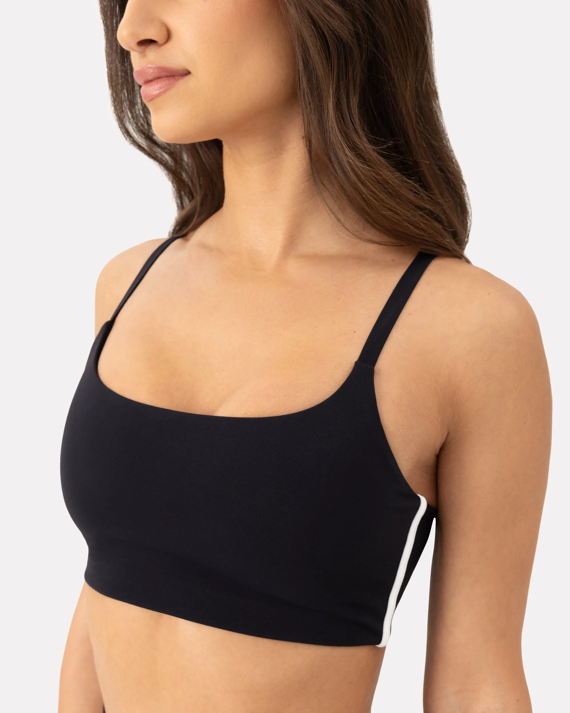 Athleisure Contrast Scoop Medium-Support Sports Bra
