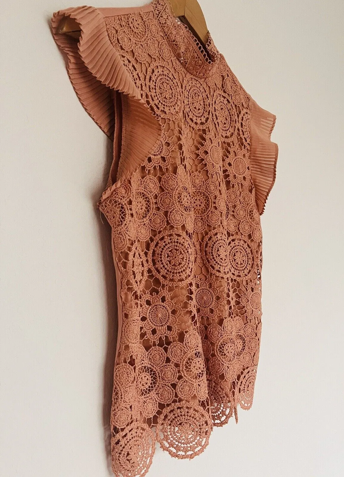 BELLDINI Mixed Media Top Sz S Crochet Knot Jersey Sleeveless Crop Boho Blouse