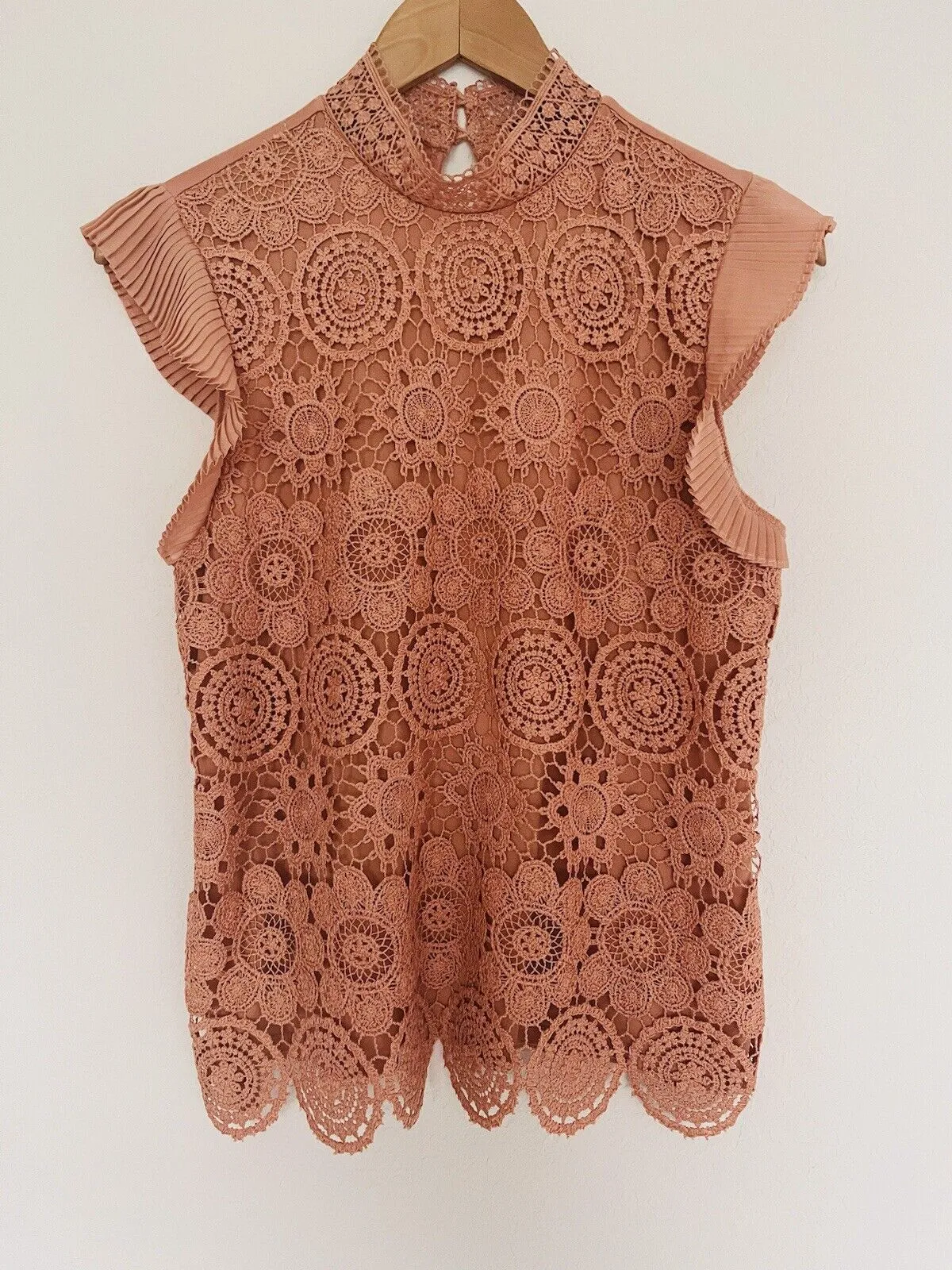 BELLDINI Mixed Media Top Sz S Crochet Knot Jersey Sleeveless Crop Boho Blouse