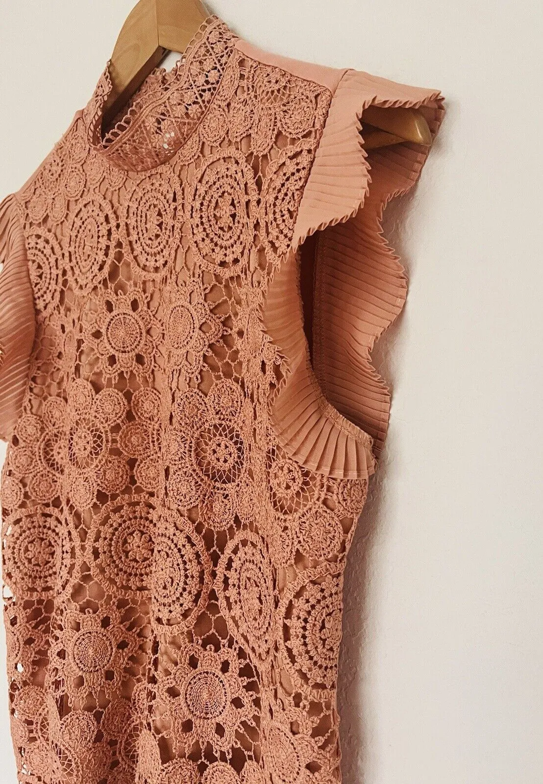 BELLDINI Mixed Media Top Sz S Crochet Knot Jersey Sleeveless Crop Boho Blouse