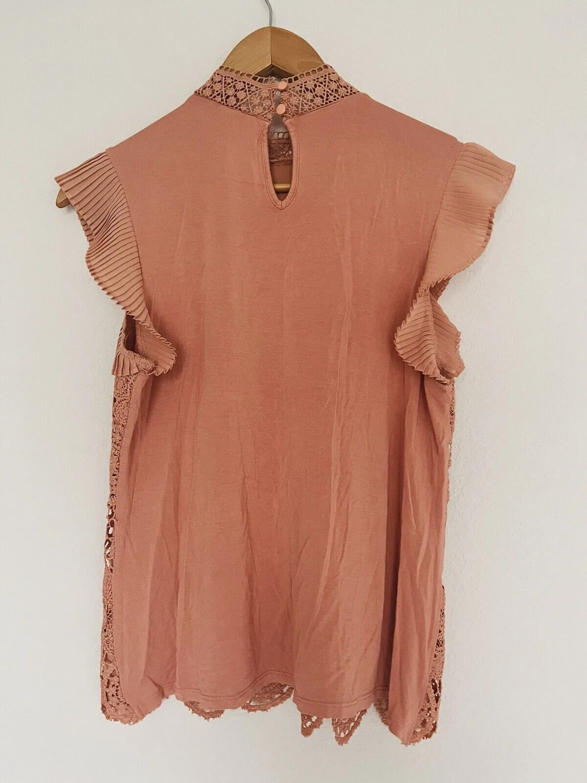 BELLDINI Mixed Media Top Sz S Crochet Knot Jersey Sleeveless Crop Boho Blouse