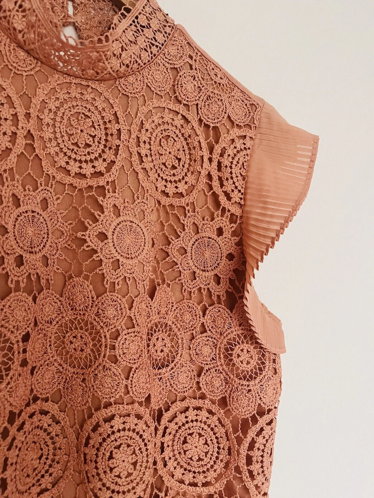 BELLDINI Mixed Media Top Sz S Crochet Knot Jersey Sleeveless Crop Boho Blouse