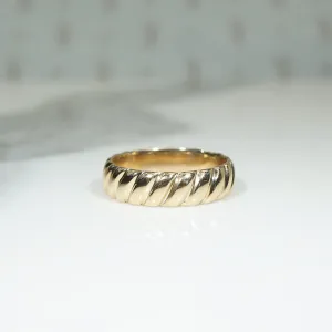 Cool Vintage Gold Wave Wedding Band