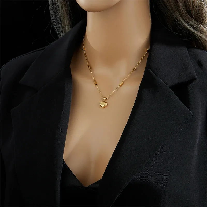 Exquisite Gold-Tone Heart Pendant Necklace in Stainless Steel A Fashionable Gift of Love and Style for Women, Ladies, and Girls