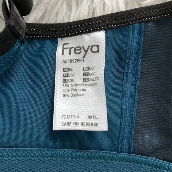 Freya Active womens Sonic Under wire Moulded Total Eclipse Sports Bra size 28DDD