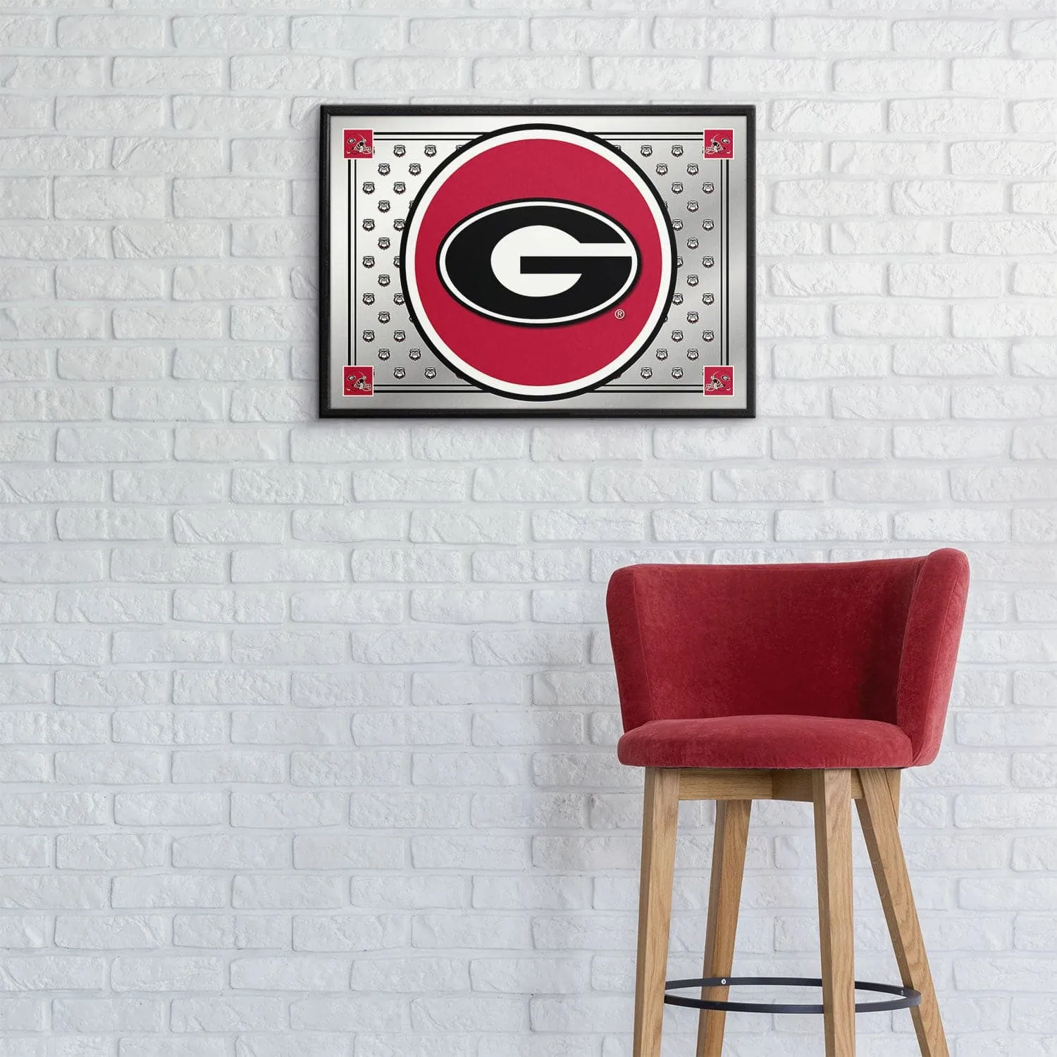 Georgia Bulldogs: Team Spirit - Framed Mirrored Wall Sign