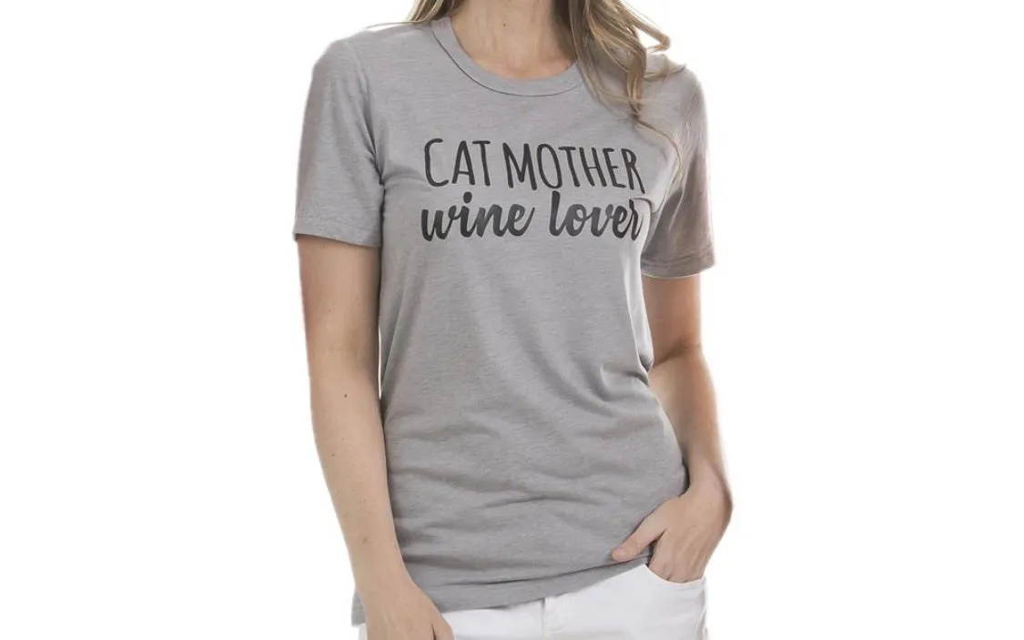 Hats and shirts { Dog mother, Wi.ne lover } { Cat mother, Wi.ne lover } { I love my dog } { I love my cat } { Pawsitive vibes only } Embroidered distressed trucker.