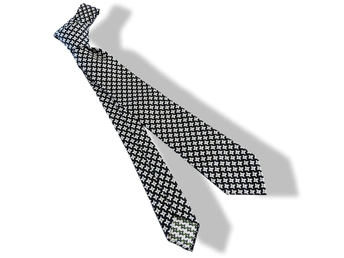 Hermes Vintage 60s Noir/Blanc/Vert Silk Tie Silk 75 cm/2.95" Retro look!