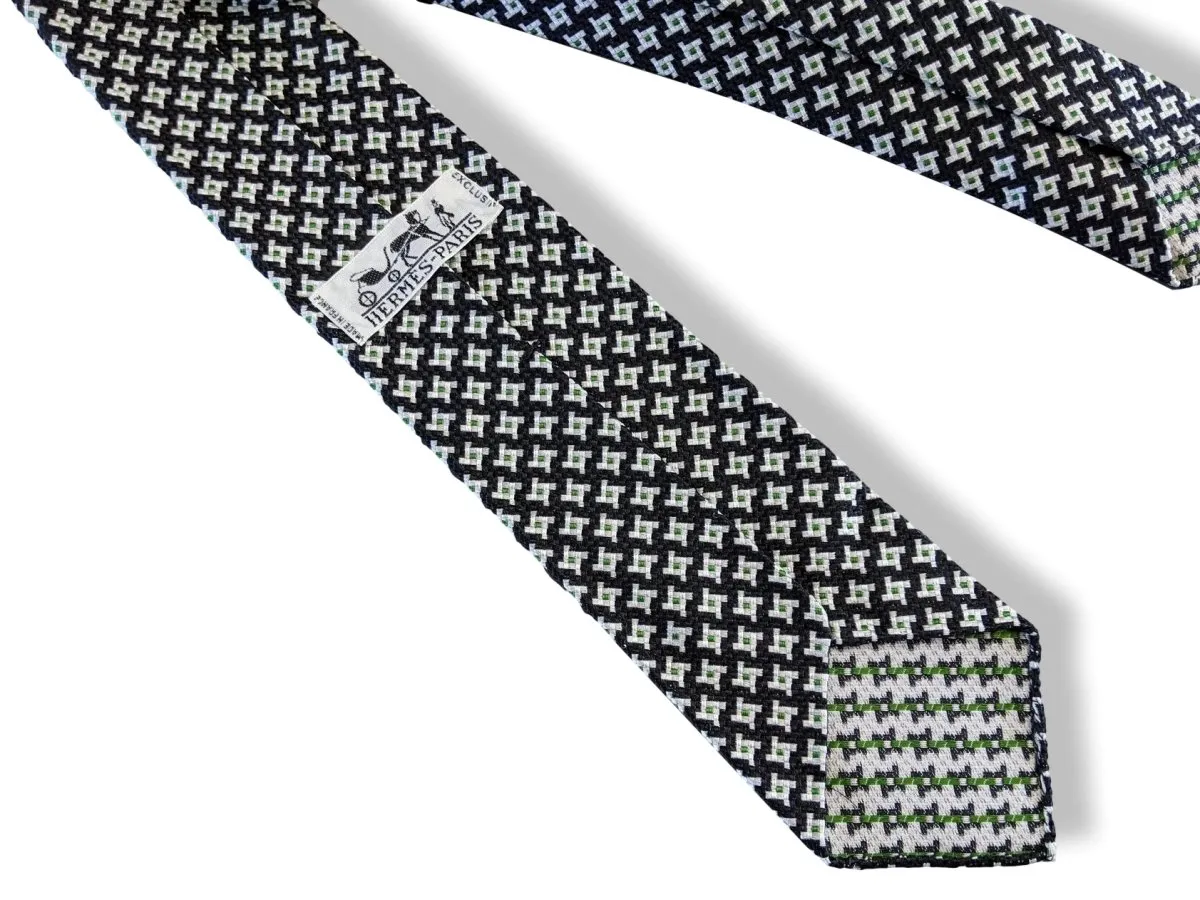 Hermes Vintage 60s Noir/Blanc/Vert Silk Tie Silk 75 cm/2.95" Retro look!