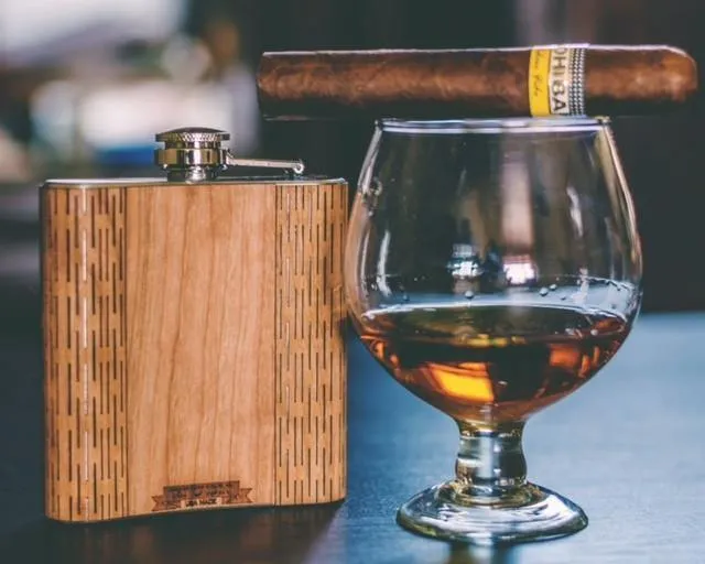 Hip Flask 6 oz. Wooden - Father's Day Edition