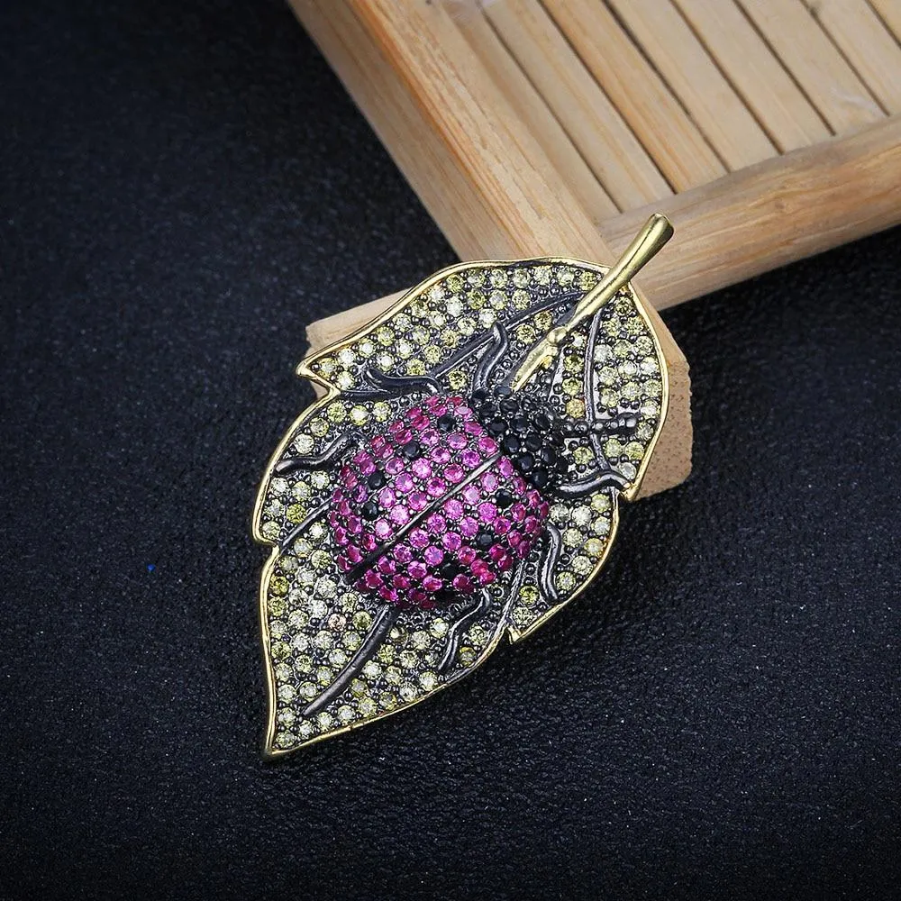Lovely Ladybug On the Leaves Pendants Necklace Insects for Women Jewelry Fashion Dress Coat Accessory
