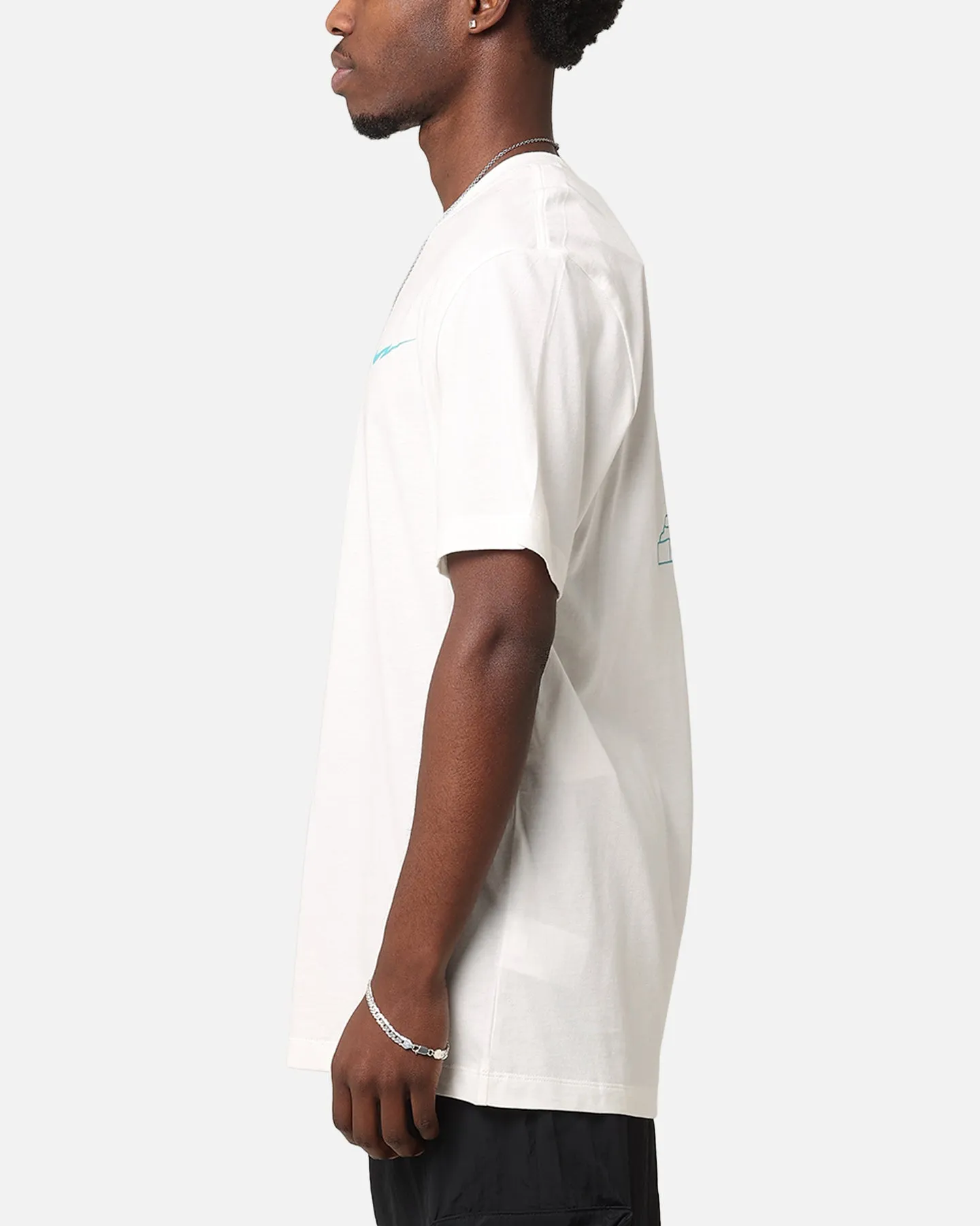 Nike Sportswear Essential Club T-Shirt Sail