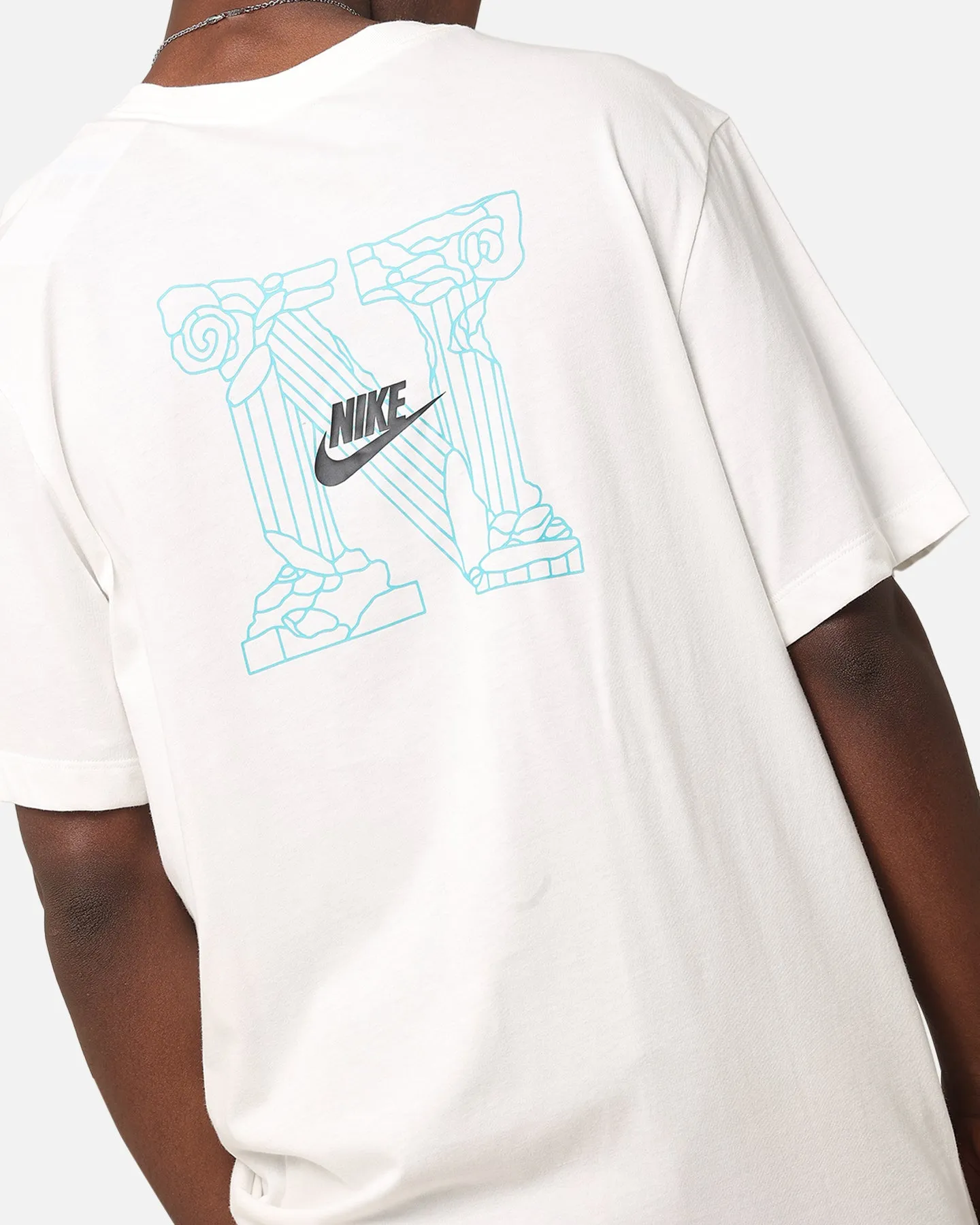 Nike Sportswear Essential Club T-Shirt Sail