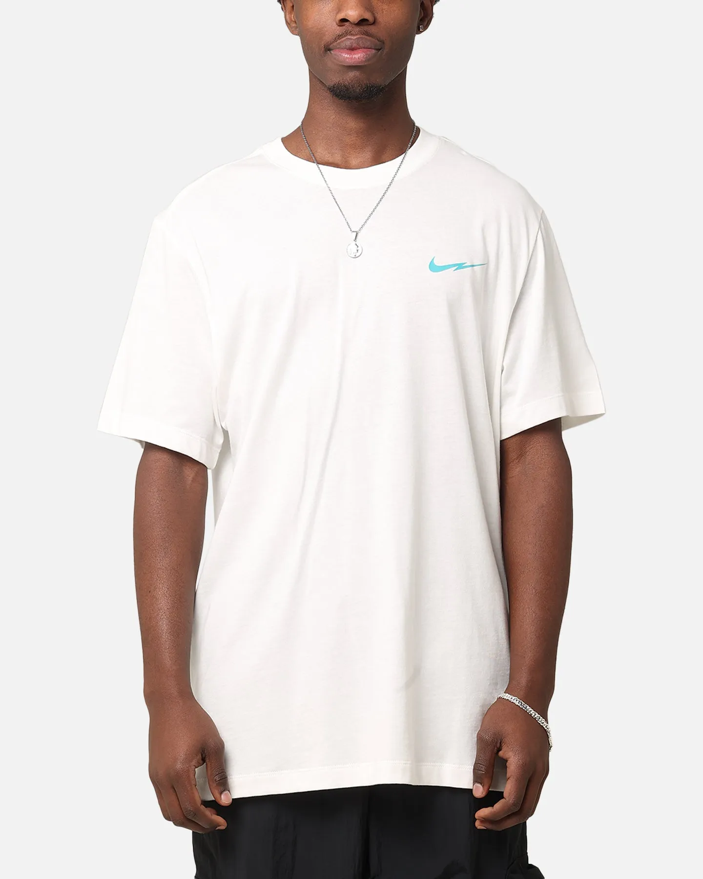 Nike Sportswear Essential Club T-Shirt Sail