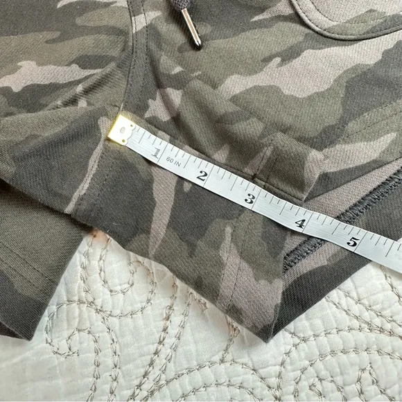NWT Athleta 4&quot; camo Farallon shorts