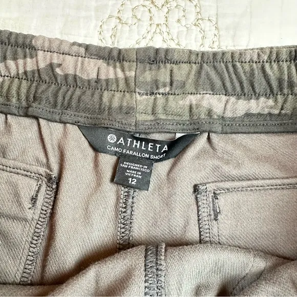 NWT Athleta 4&quot; camo Farallon shorts