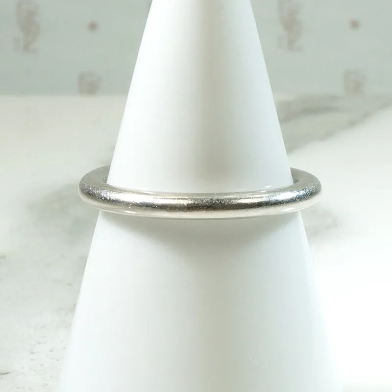 Slim & Curvy Platinum Wedding Band