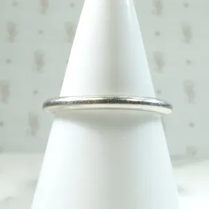 Slim & Curvy Platinum Wedding Band
