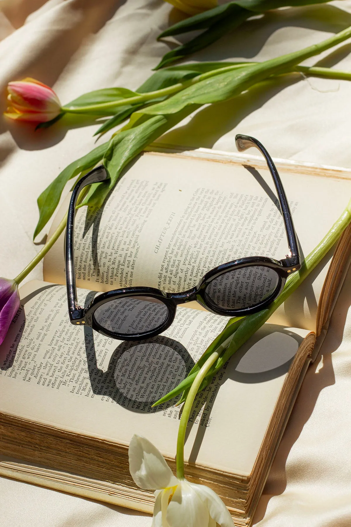 Small Round Rim Retro Look Sunglasses