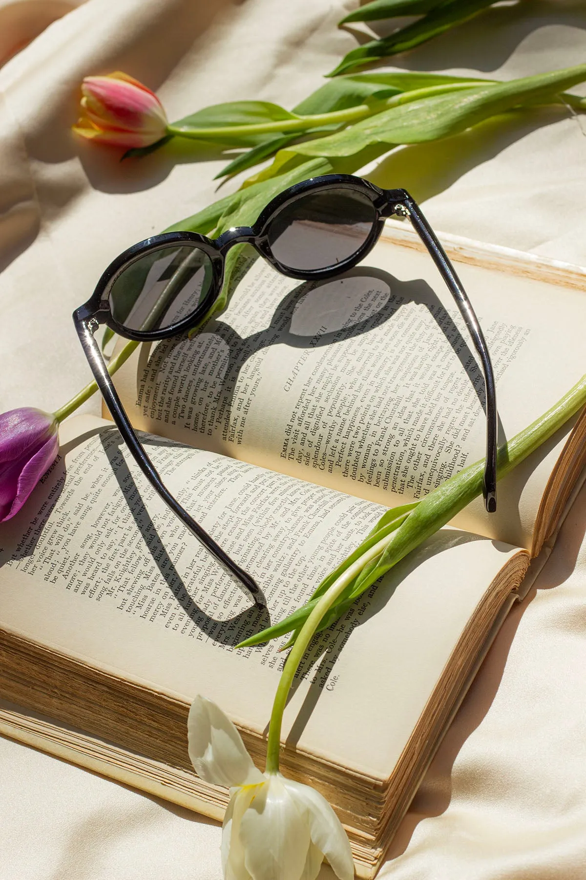 Small Round Rim Retro Look Sunglasses