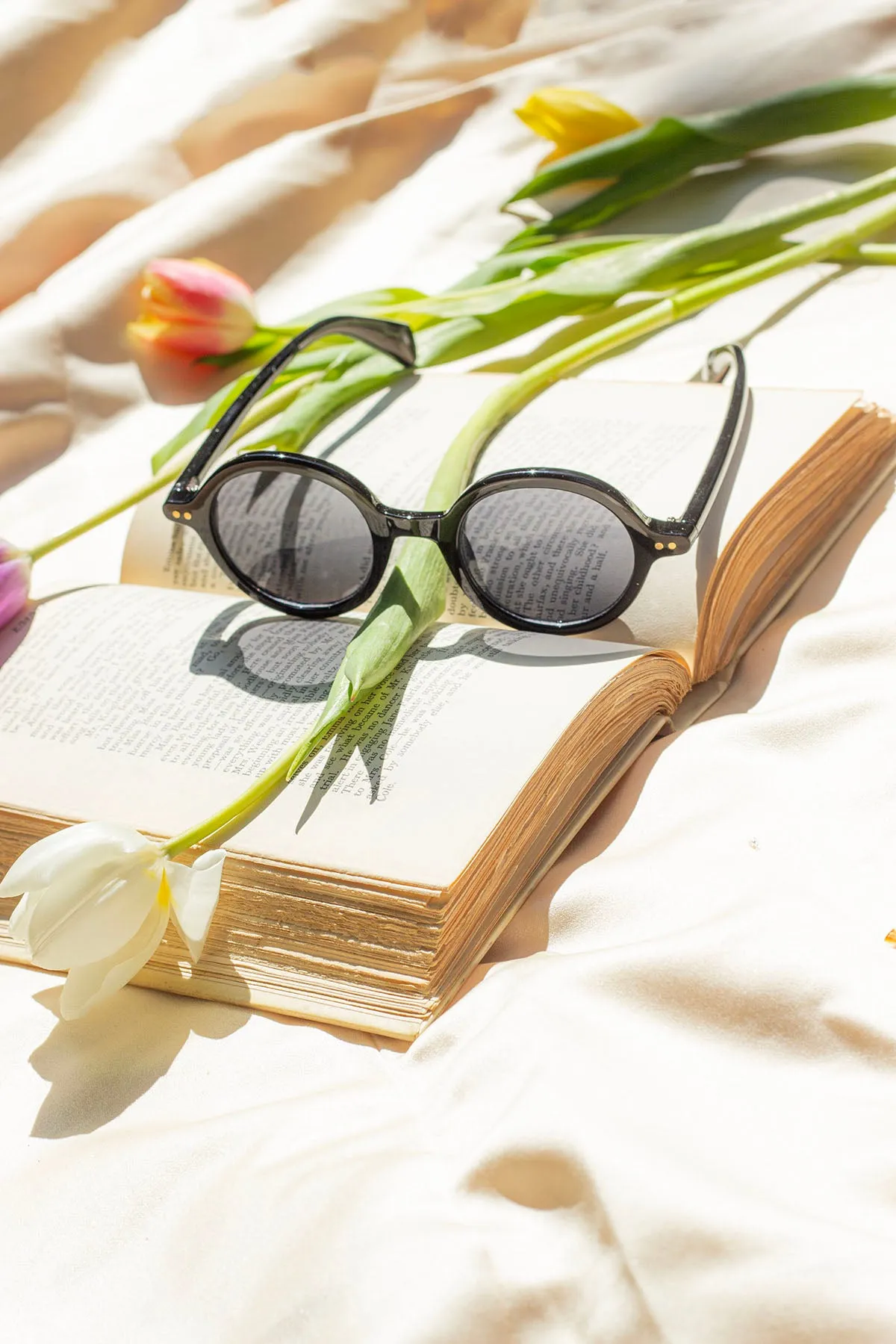 Small Round Rim Retro Look Sunglasses