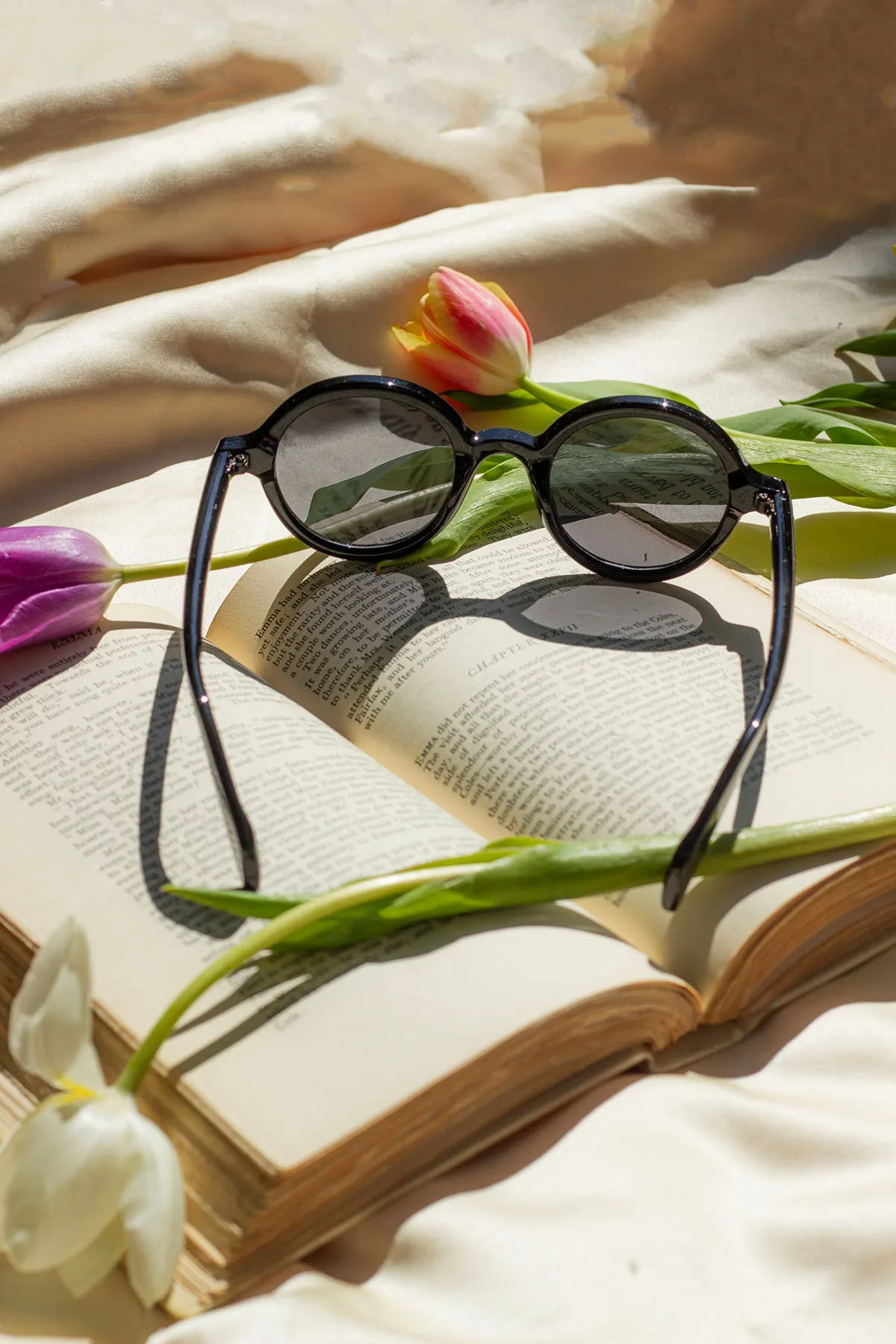 Small Round Rim Retro Look Sunglasses