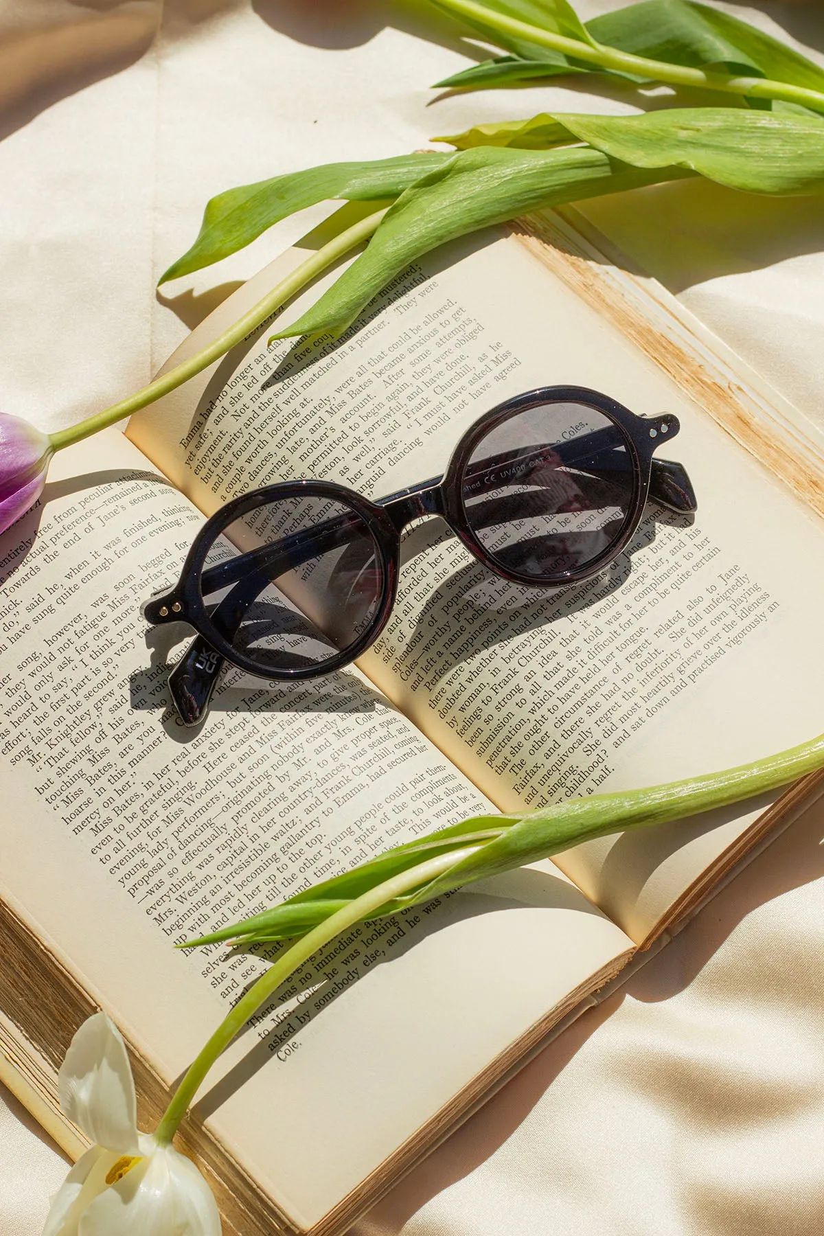 Small Round Rim Retro Look Sunglasses