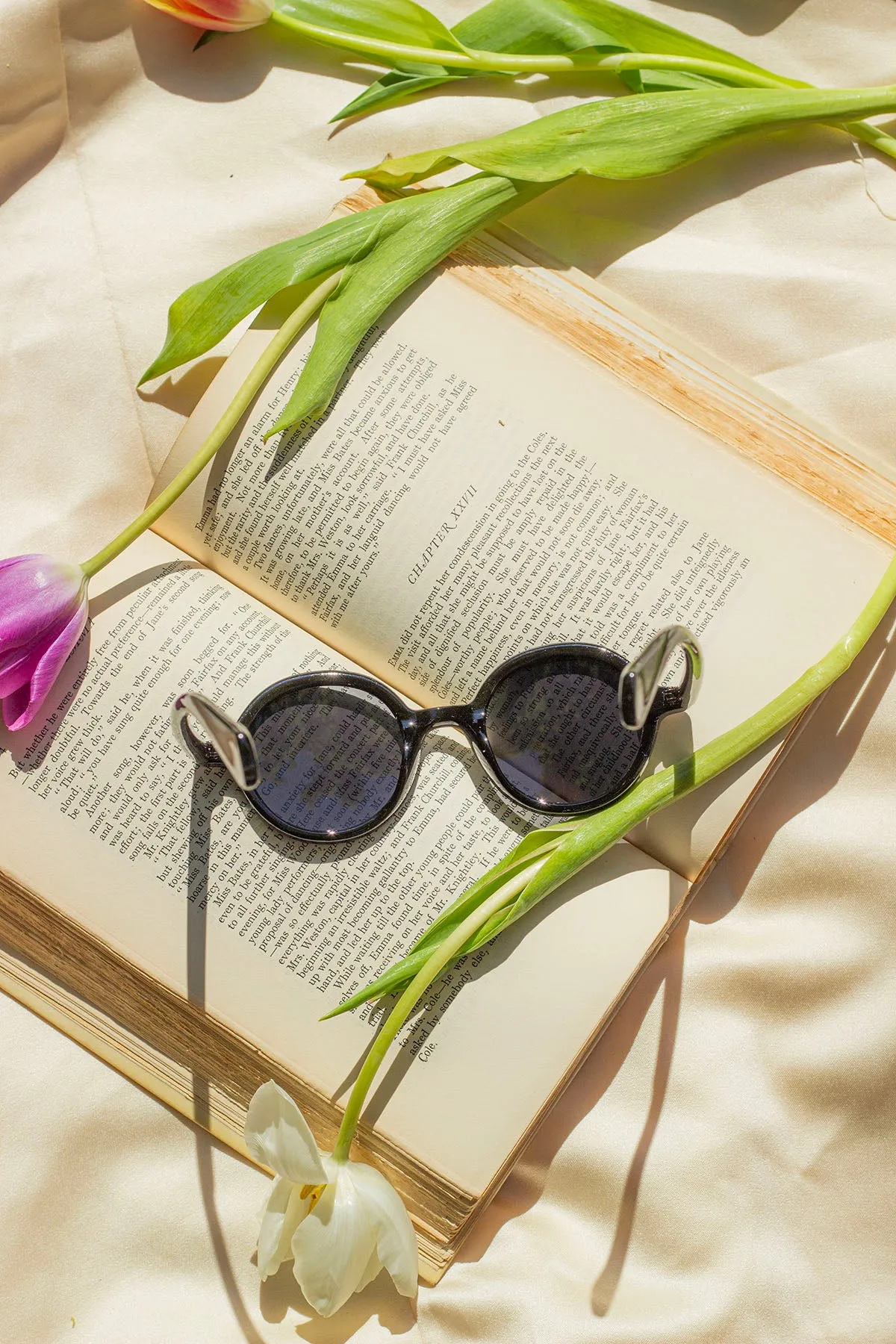 Small Round Rim Retro Look Sunglasses