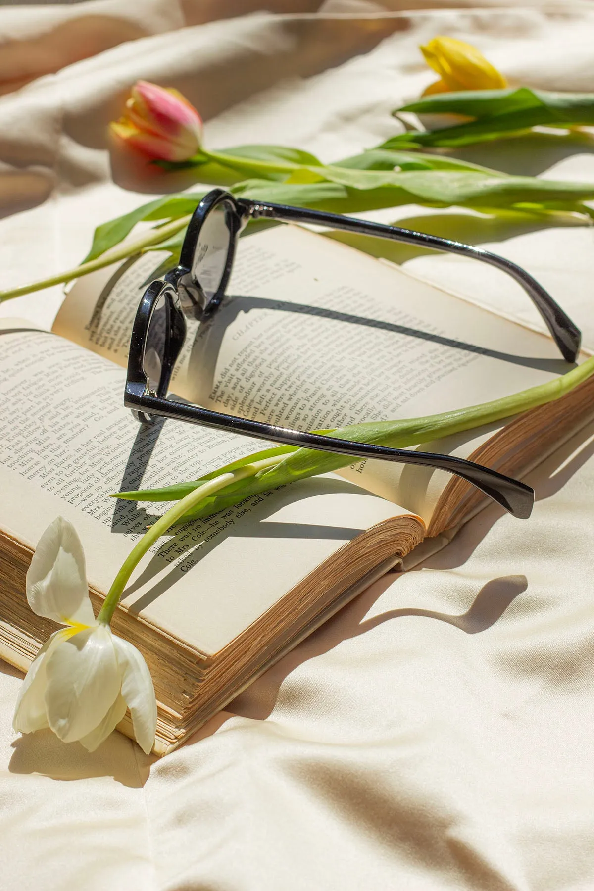 Small Round Rim Retro Look Sunglasses
