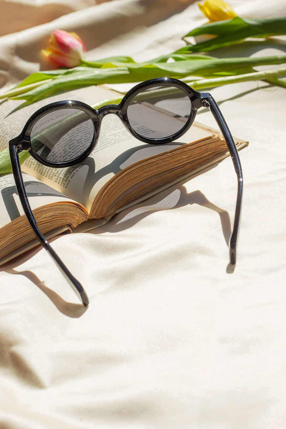 Small Round Rim Retro Look Sunglasses