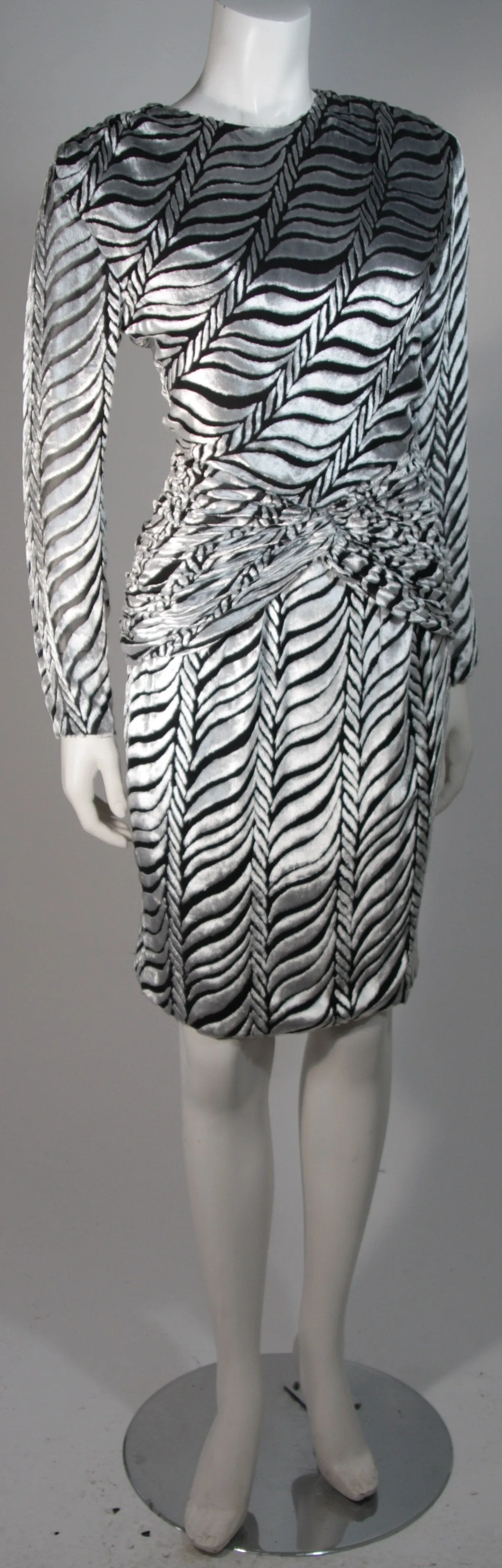VICKY TIEL Black & Silver Burnout Velvet Cocktail Dress Size Small
