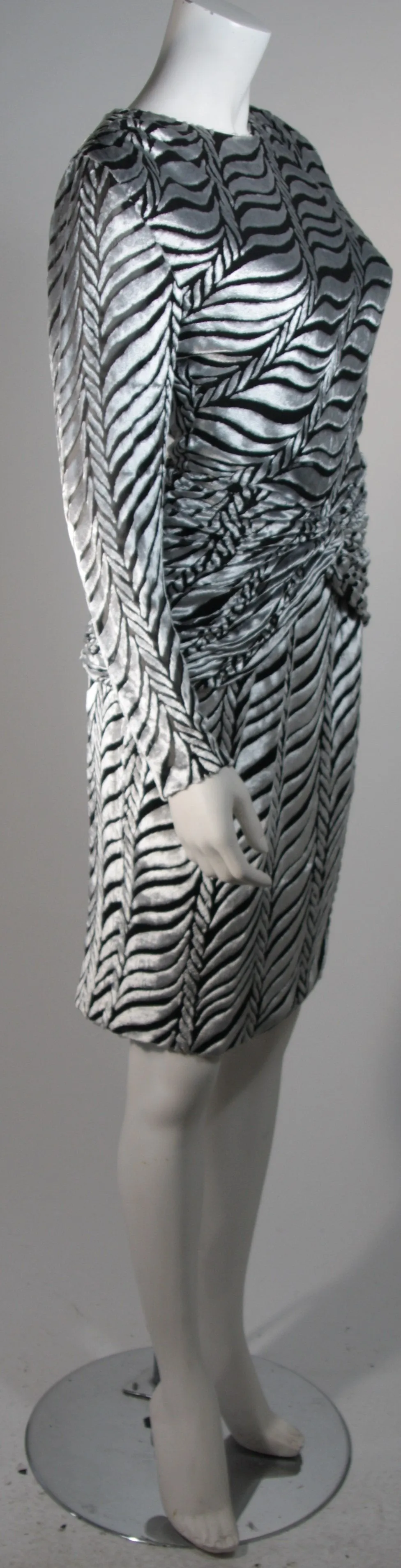 VICKY TIEL Black & Silver Burnout Velvet Cocktail Dress Size Small