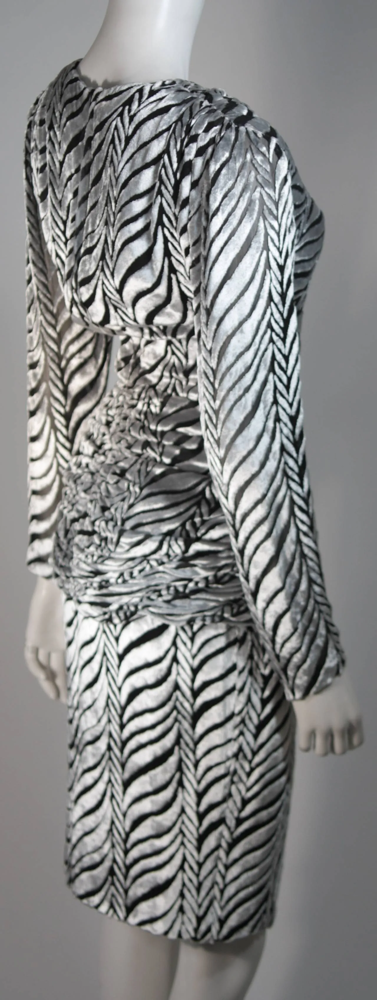 VICKY TIEL Black & Silver Burnout Velvet Cocktail Dress Size Small