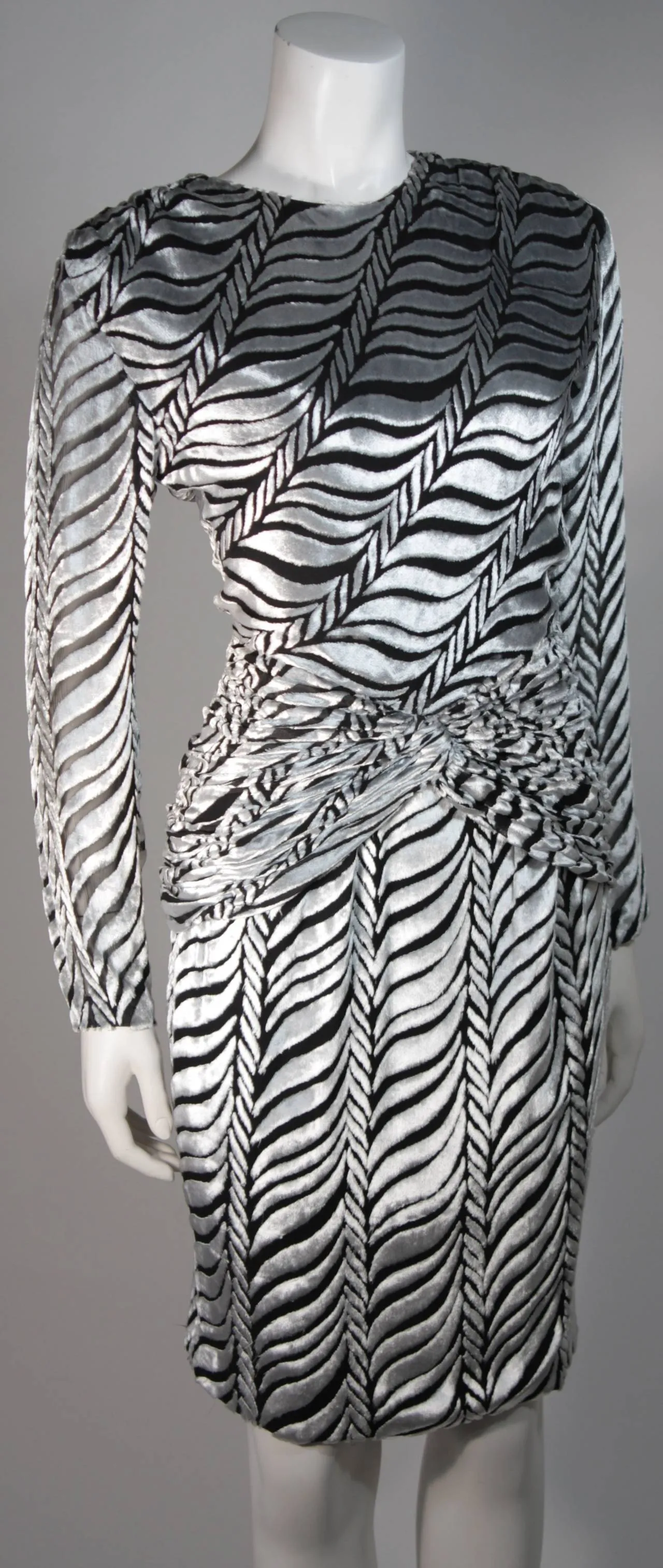 VICKY TIEL Black & Silver Burnout Velvet Cocktail Dress Size Small