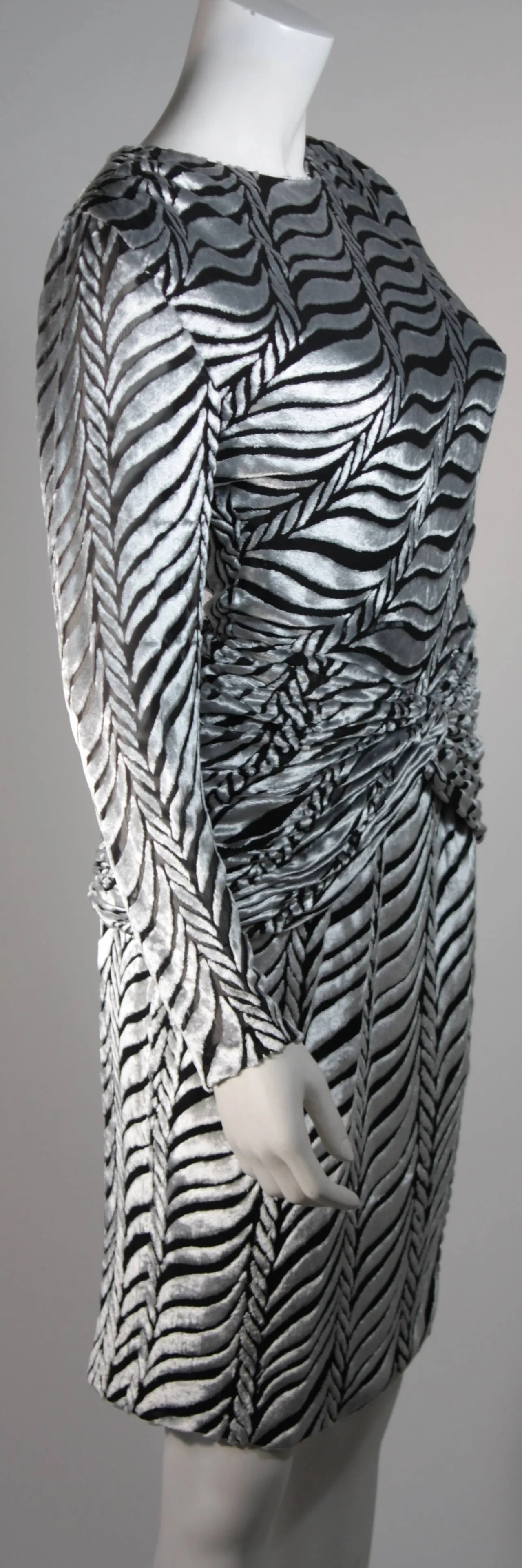 VICKY TIEL Black & Silver Burnout Velvet Cocktail Dress Size Small