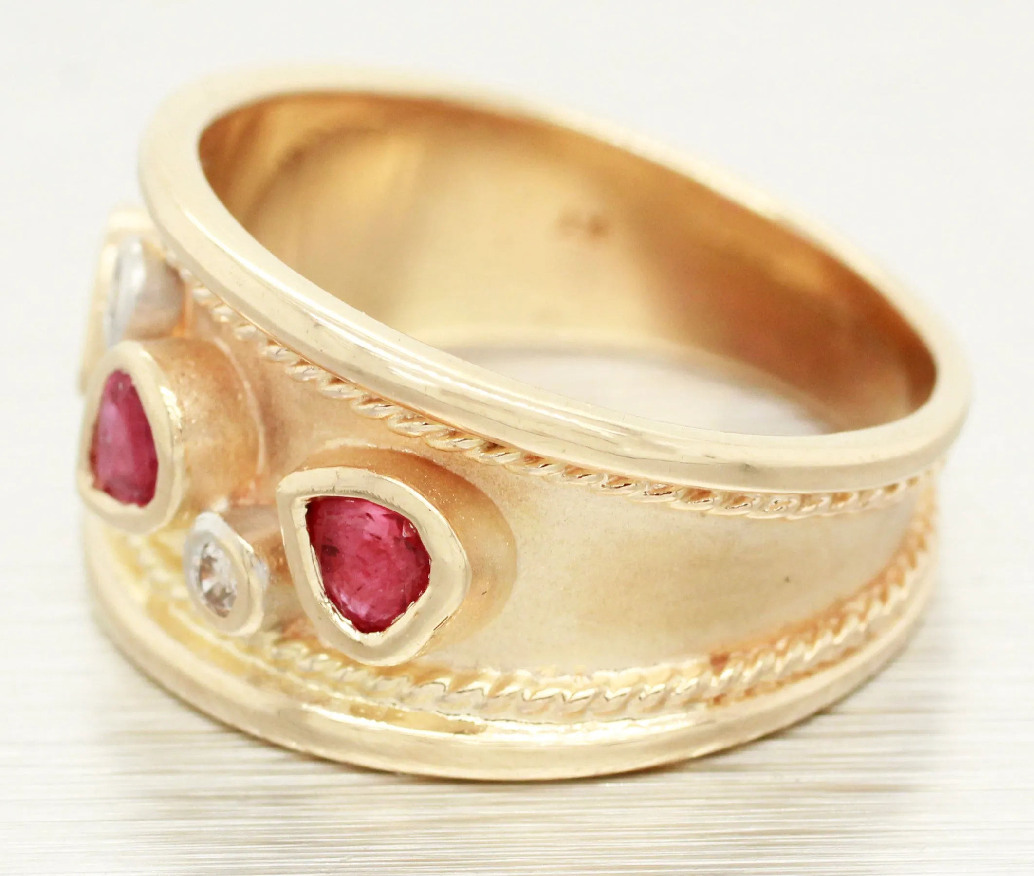 Vintage 0.40ctw Pear Cut Ruby & Diamond Band Ring - 14k Yellow Gold w/ Milgrain