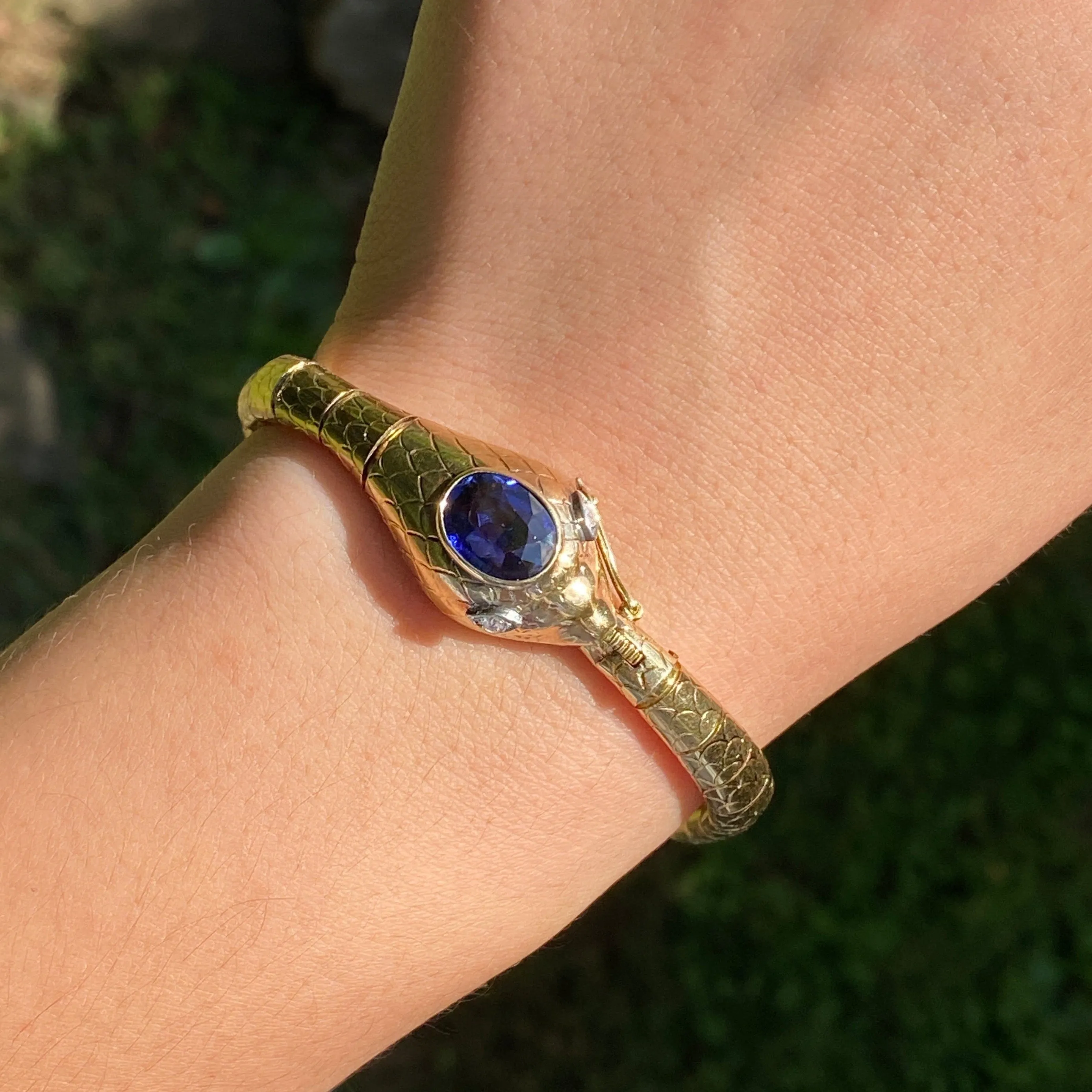 Vintage 16K Gold, Sapphire and Diamond Articulated Snake Bracelet