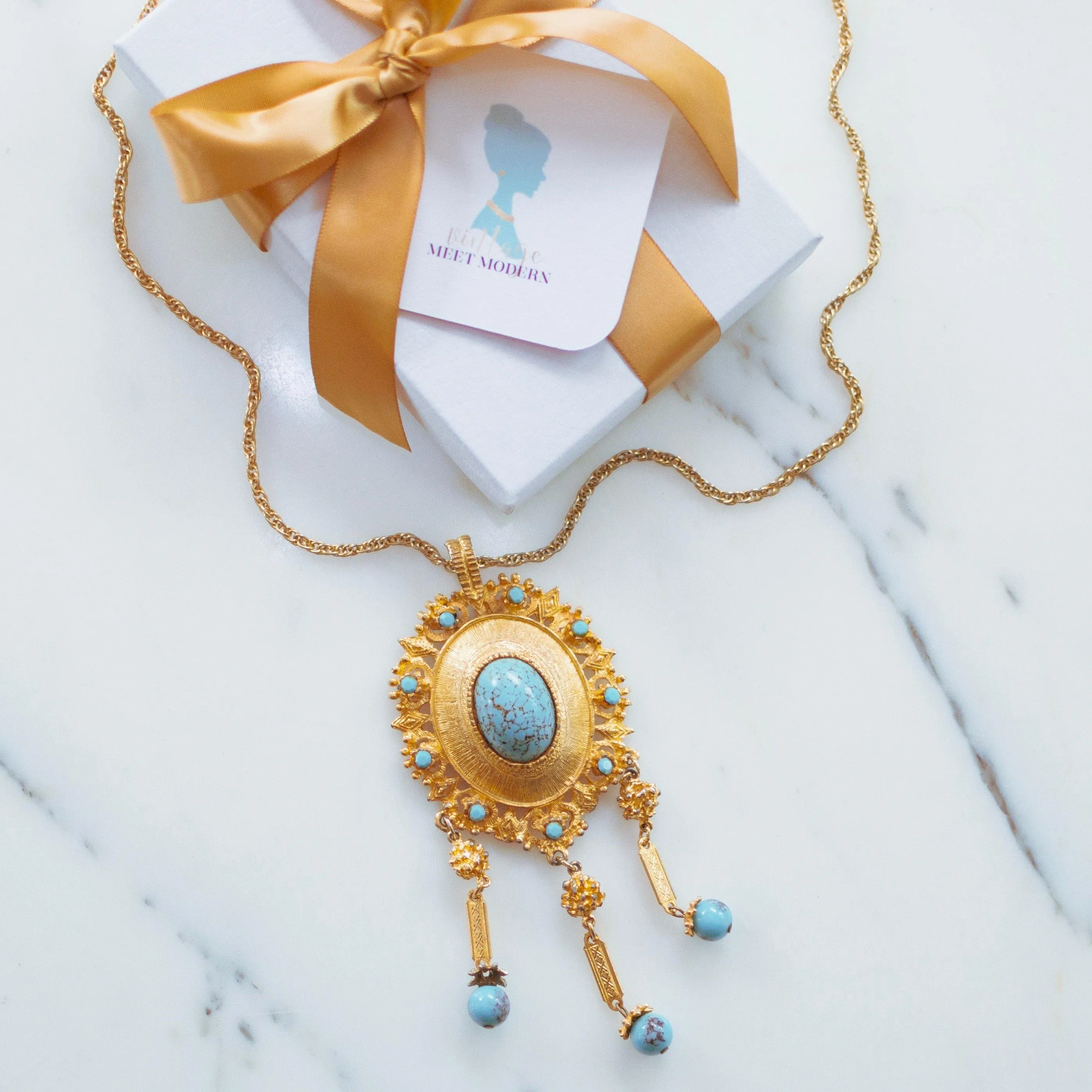 Vintage 1960s Opaline Rhinestone Necklace