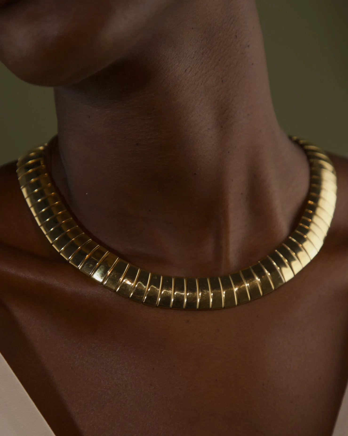 VINTAGE 80'S POLISHED OMEGA NECKLACE