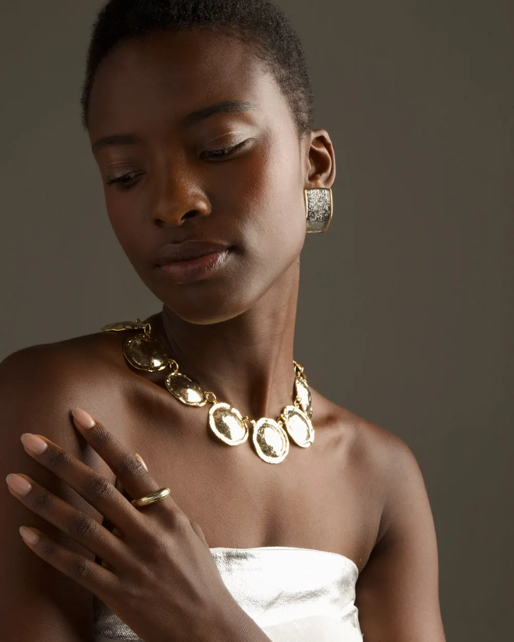 VINTAGE BRUTALIST DISC NECKLACE