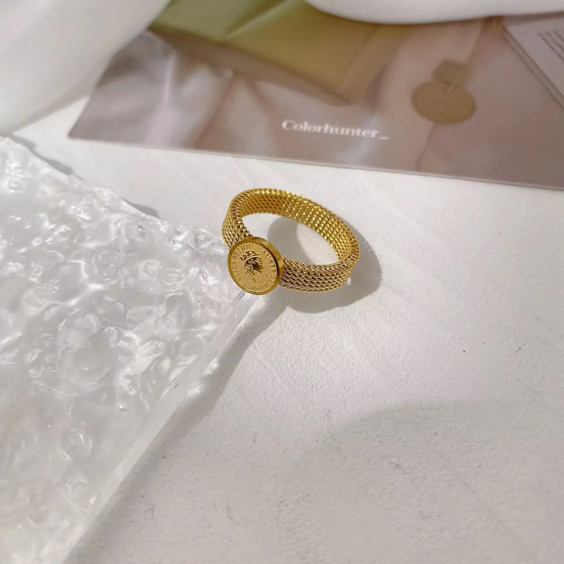 Vintage Creative Beauty Head Portrait Gold Ring