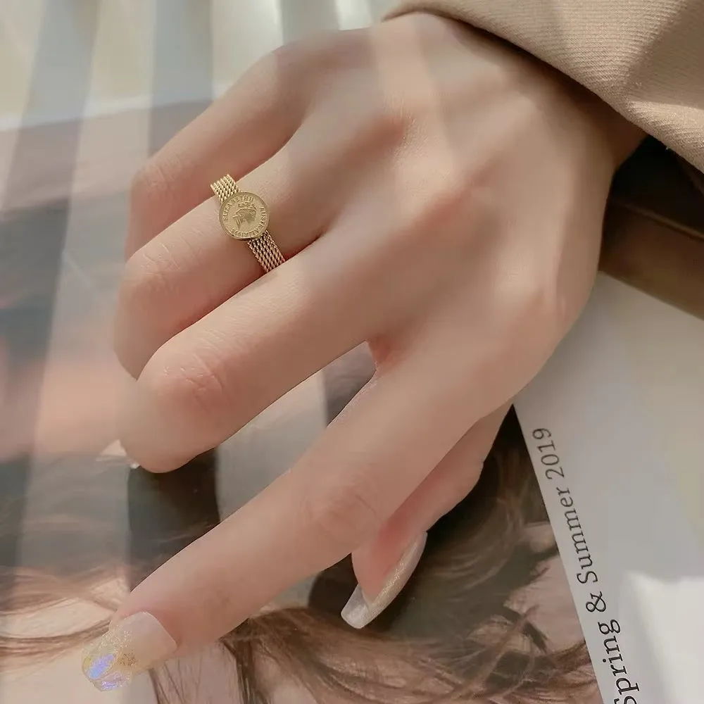 Vintage Creative Beauty Head Portrait Gold Ring