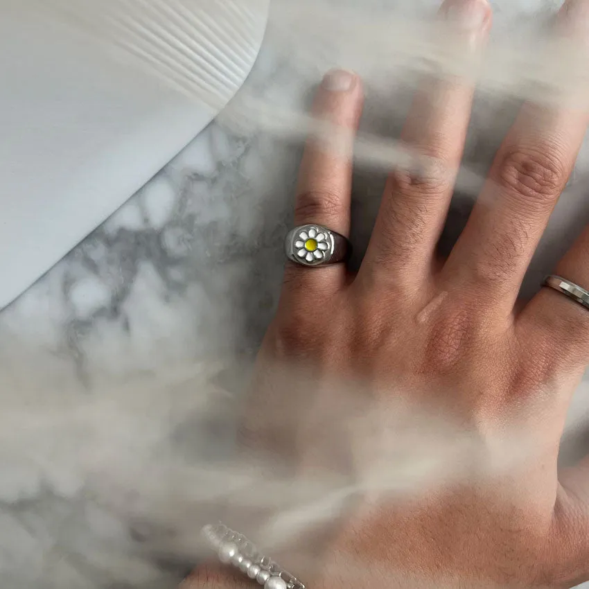 Vintage Daisy Signet Ring
