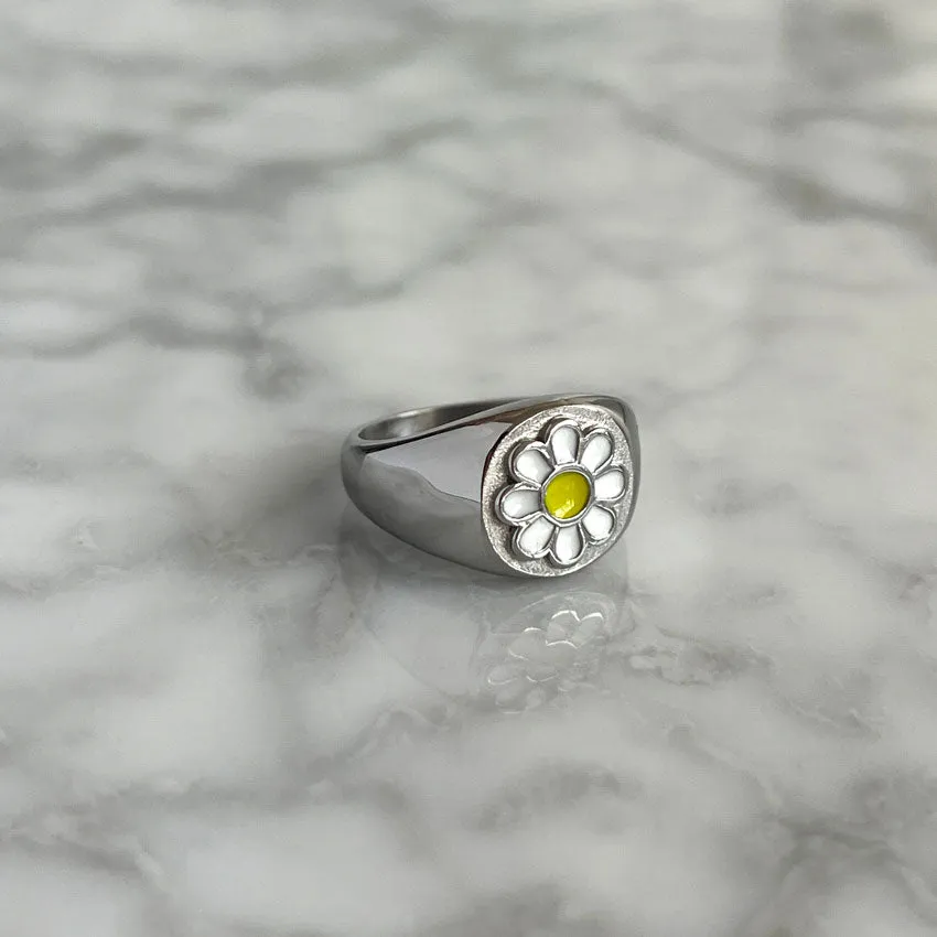 Vintage Daisy Signet Ring