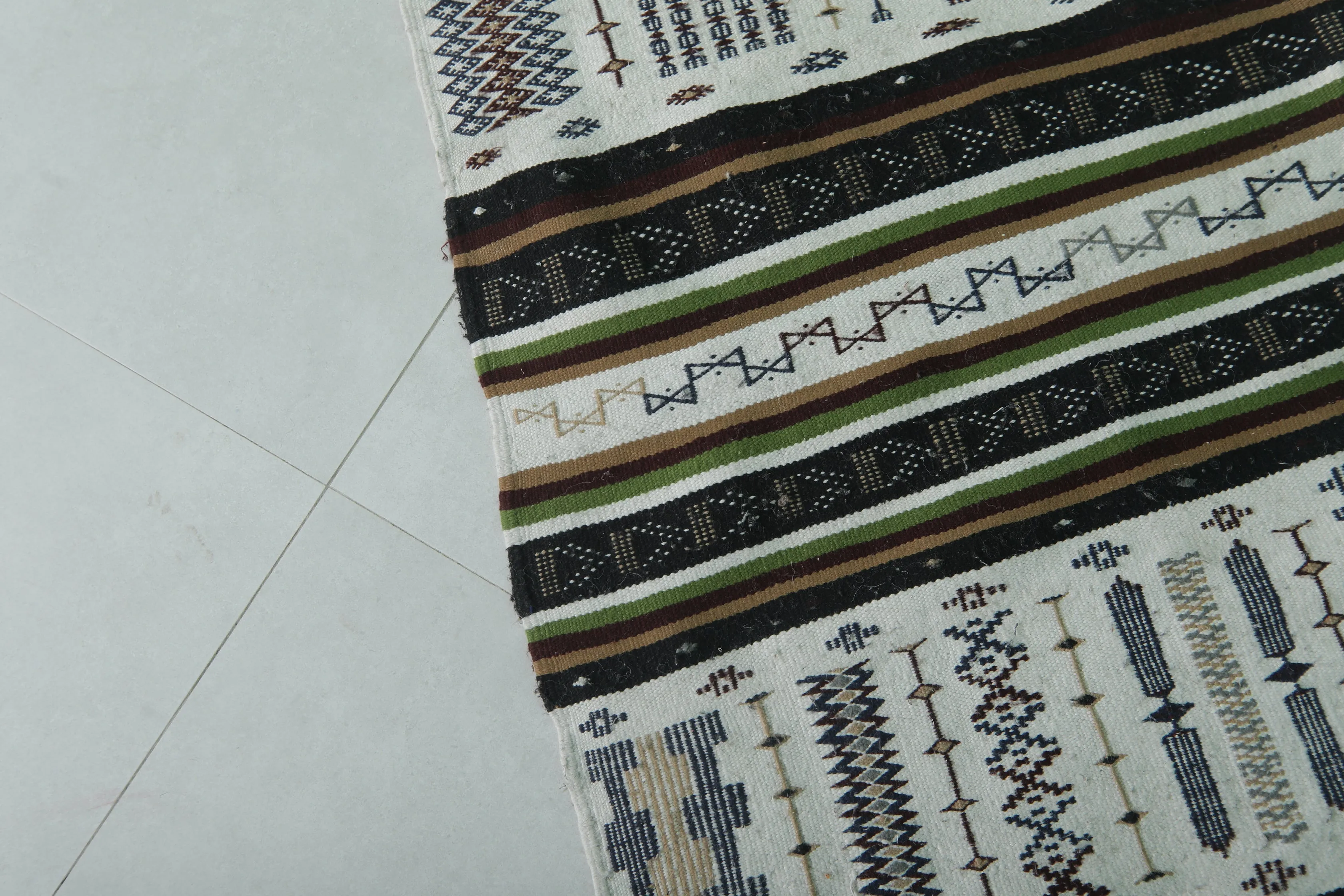 Vintage Moroccan Rug - 4.2 x 8.2 Feet Handmade Traditional Rug