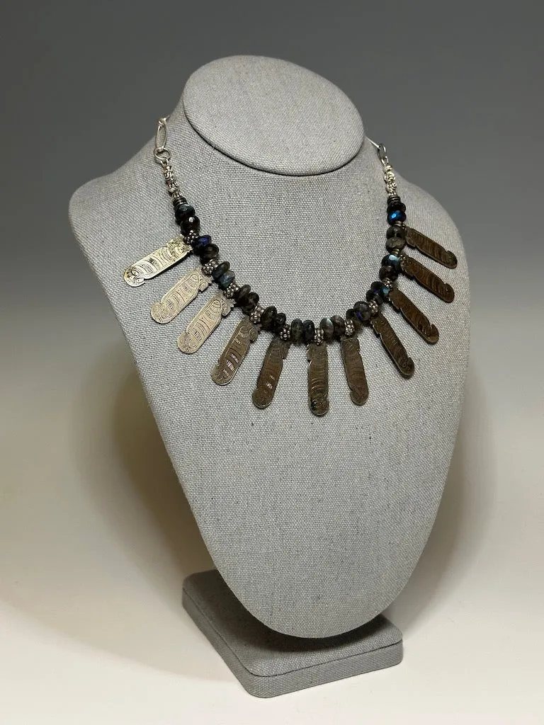 VINTAGE SILVER AND FACETED LABRADORITE STATEMENT NECKLACE LCN560
