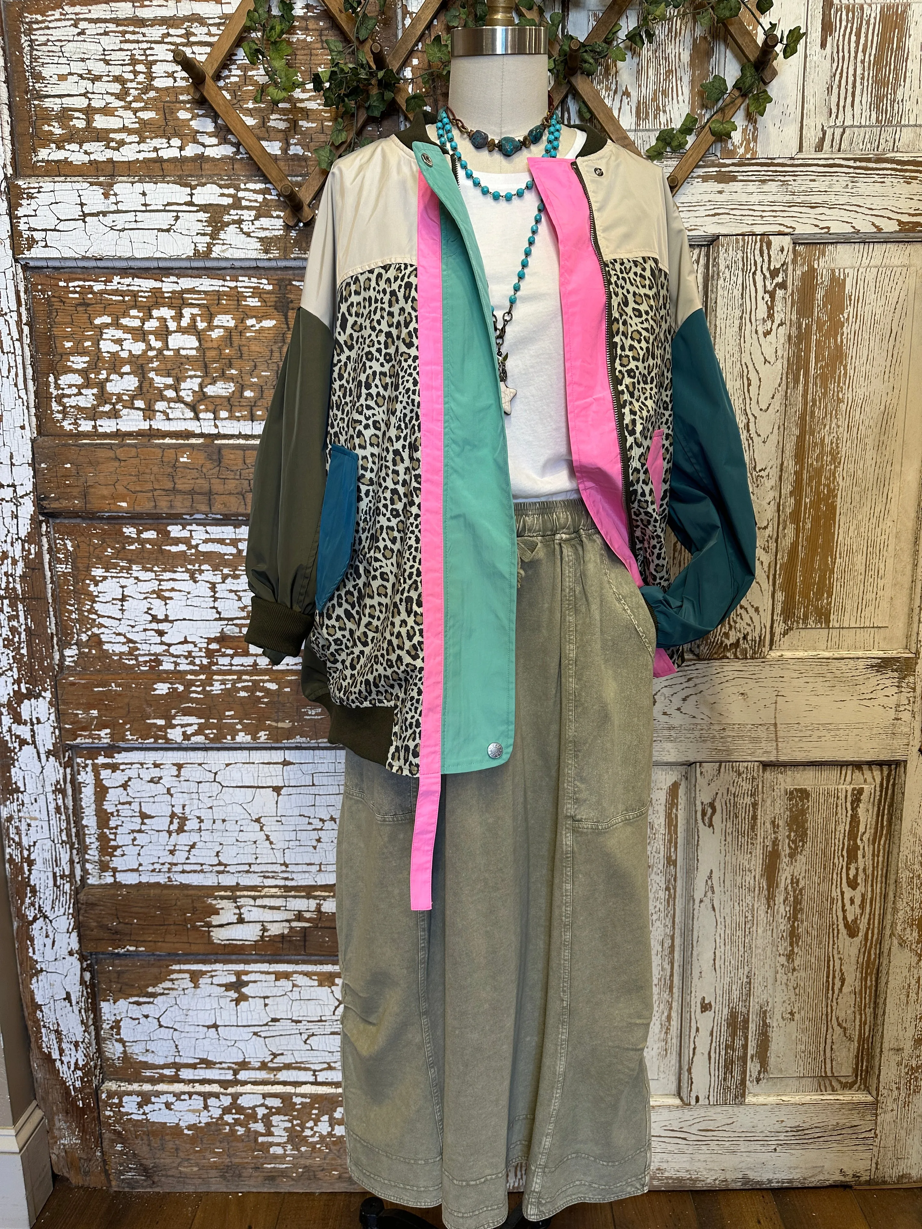 Wild Vibes Windbreaker: Onesize